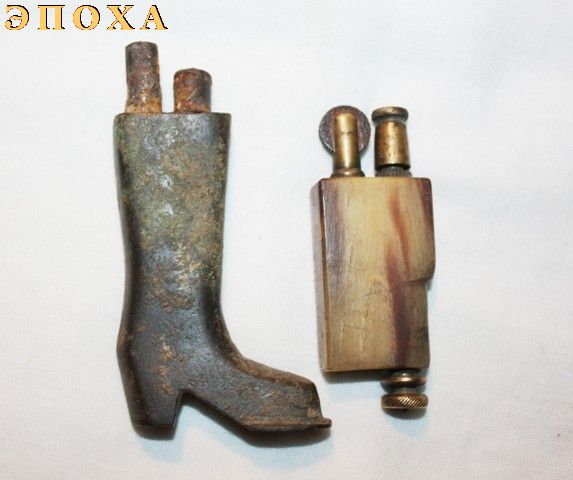 Две солдатские зажигалки
